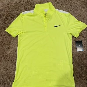 Nike Men’s tennis shirt neon yellow size small